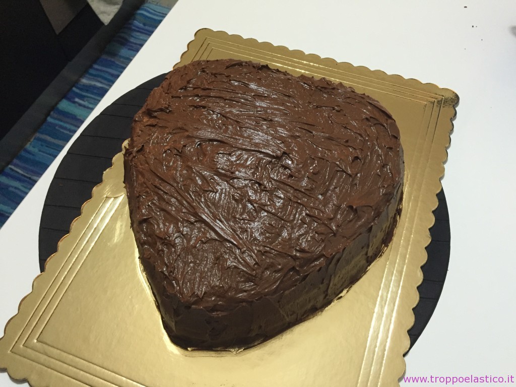 ricoprire la torta con la ganache al cioccolato