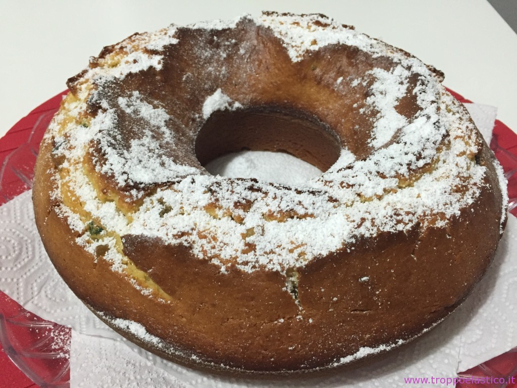 La torta di ricotta non ha bisogno di farciture perchè risulta molto umida e saporita. Basta una spolverata di zucchero a velo